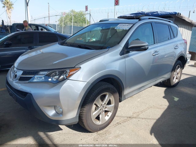 Toyota Rav4 Xle 2015 JTMWFREV5FJ056729 Image 2