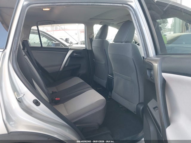 JTMWFREV5FJ056729 Toyota Rav4 Xle