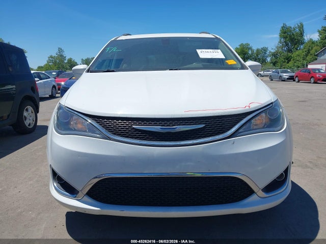 2018 Chrysler Pacifica Touring L მანქანა იყიდება აუქციონზე, vin: 2C4RC1BG2JR142517, აუქციონის ნომერი: 45262416