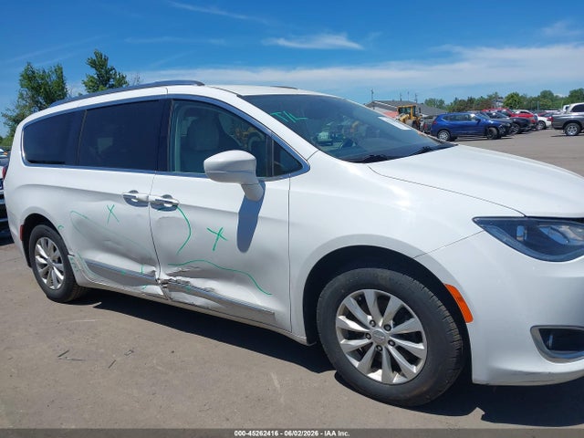 2018 Chrysler Pacifica Touring L მანქანა იყიდება აუქციონზე, vin: 2C4RC1BG2JR142517, აუქციონის ნომერი: 45262416