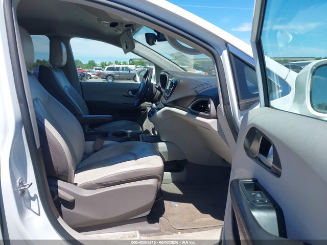 Продажа на аукционе авто 2018 Chrysler Pacifica Touring L, vin: 2C4RC1BG2JR142517, номер лота: 45262416