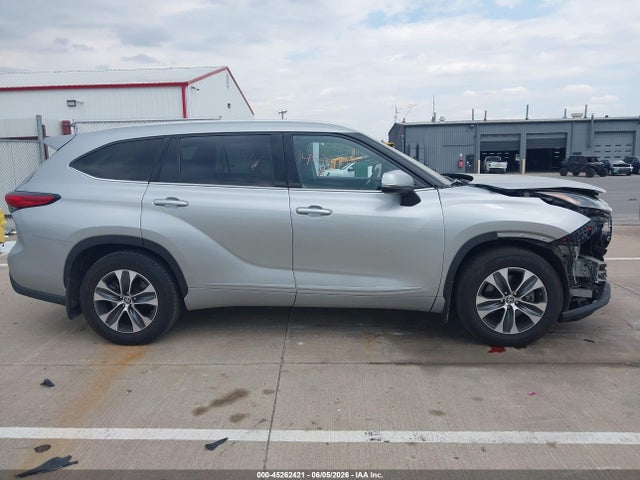 Toyota Highlander Xle 2022 5TDGZRBH6NS593041 Image 13