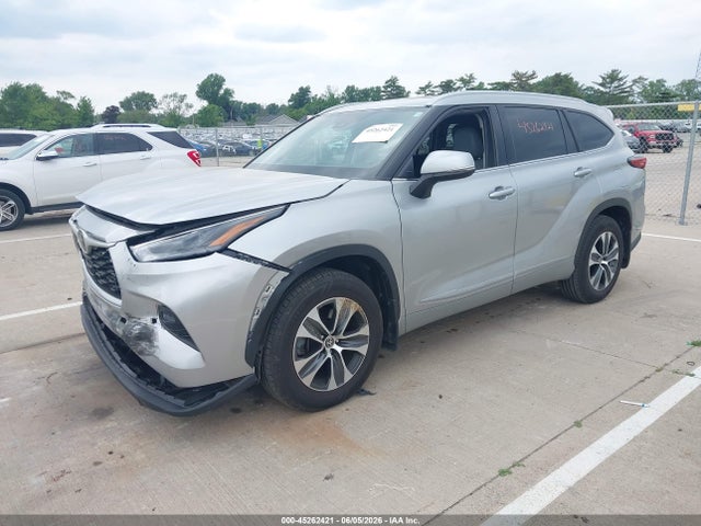 Toyota Highlander Xle 2022 5TDGZRBH6NS593041 Image 2