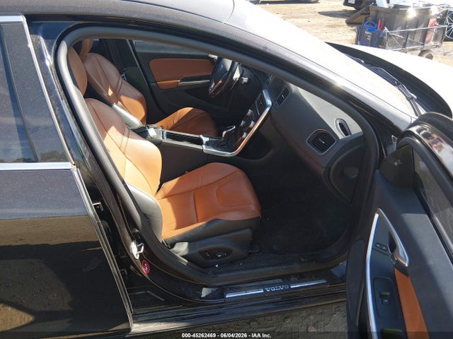 45262469 :رقم المزاد ، YV149MFM9G1400775 vin ، 2016 Volvo S60 T6 Drive-e Platinum مزاد بيع