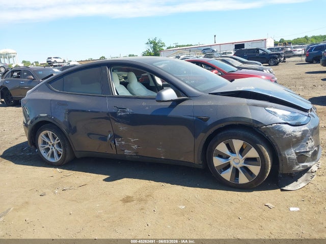 Продажа на аукционе авто 2021 Tesla Model Y Long Range Dual Motor All-wheel Drive, vin: 5YJYGAEEXMF136894, номер лота: 45262491