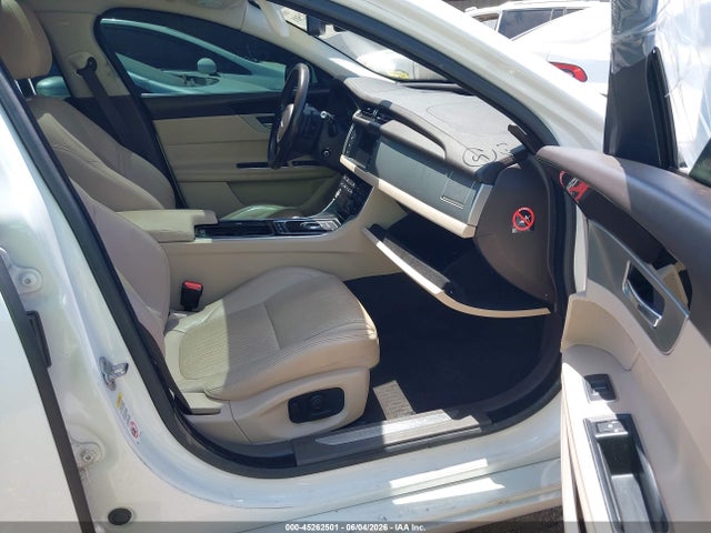 SAJBK4BV6GCY16238 Jaguar Xf 35t Prestige