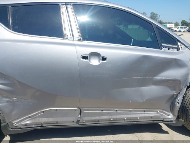 NMTKHMBXXJR026136 Toyota C-HR XLE