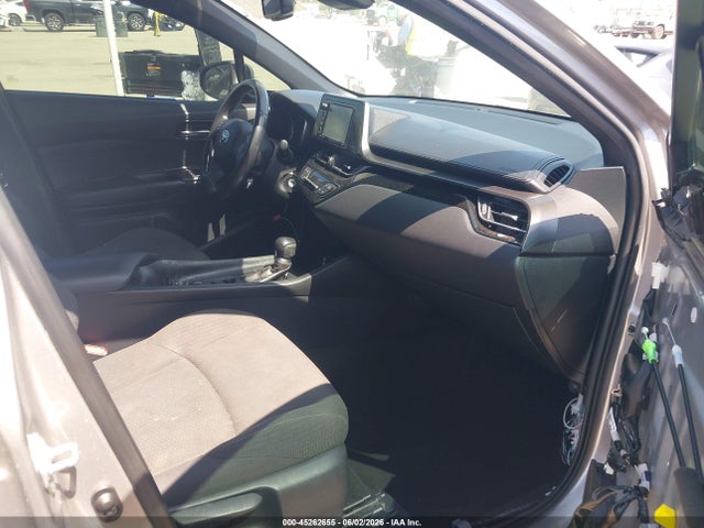 NMTKHMBXXJR026136 Toyota C-HR XLE