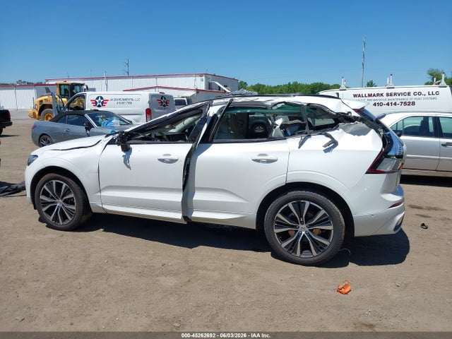 45262692 :رقم المزاد ، YV4L12RW9P1305768 vin ، 2023 Volvo Xc60 B5 Plus Dark Theme مزاد بيع
