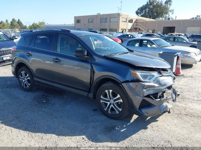 2018 Toyota Rav4 Le მანქანა იყიდება აუქციონზე, vin: JTMBFREV4JD221711, აუქციონის ნომერი: 45262697