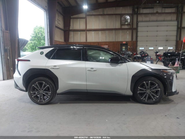 Продажа на аукционе авто 2023 Toyota Bz4x Limited, vin: JTMABACAXPA035142, номер лота: 45262761