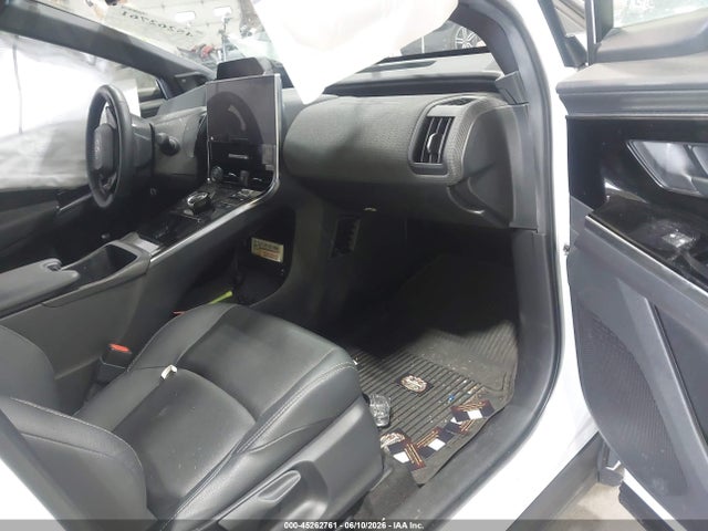 Продажа на аукционе авто 2023 Toyota Bz4x Limited, vin: JTMABACAXPA035142, номер лота: 45262761