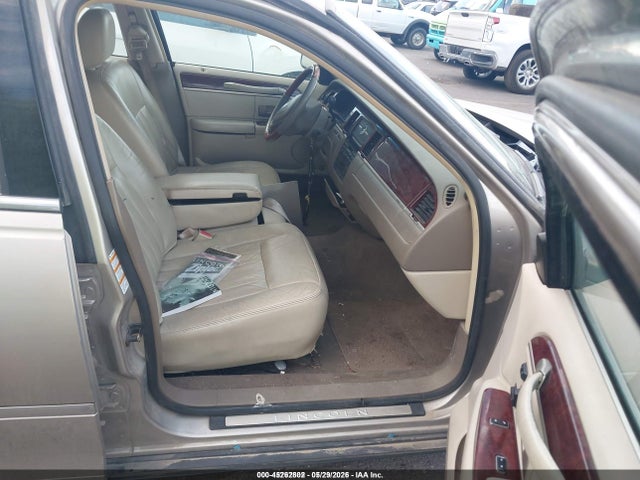 Продажа на аукционе авто 2003 Lincoln Town Car Signature, vin: 1LNHM82W93Y696835, номер лота: 45262802