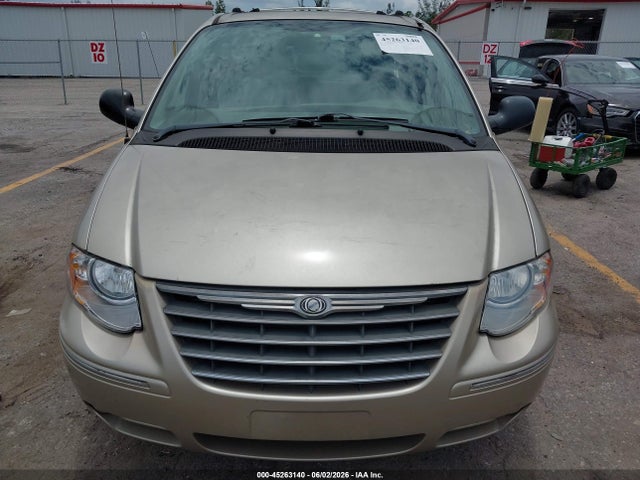 45263140 :رقم المزاد ، 2C8GP64L65R243633 vin ، 2005 Chrysler Town & Country Limited مزاد بيع