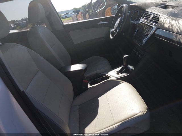 3VV3B7AX2JM001064 Volkswagen Tiguan 2.0t Se/2.0t Sel