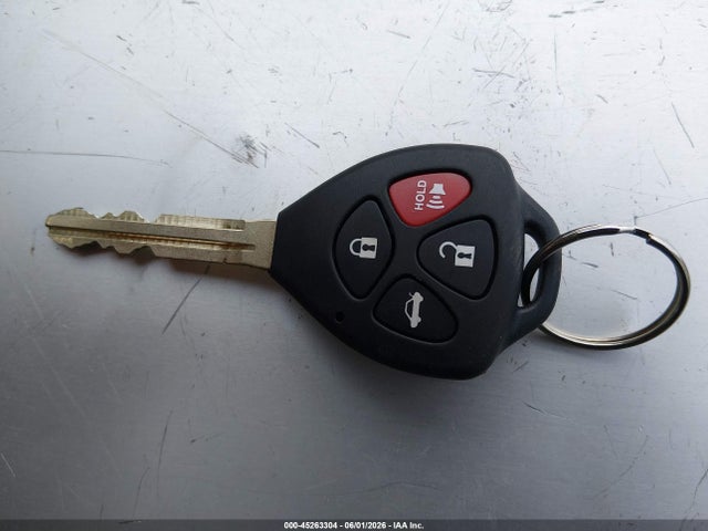45263304 :رقم المزاد ، 4T1BK3EKXBU117591 vin ، 2011 Toyota Camry Le V6 مزاد بيع