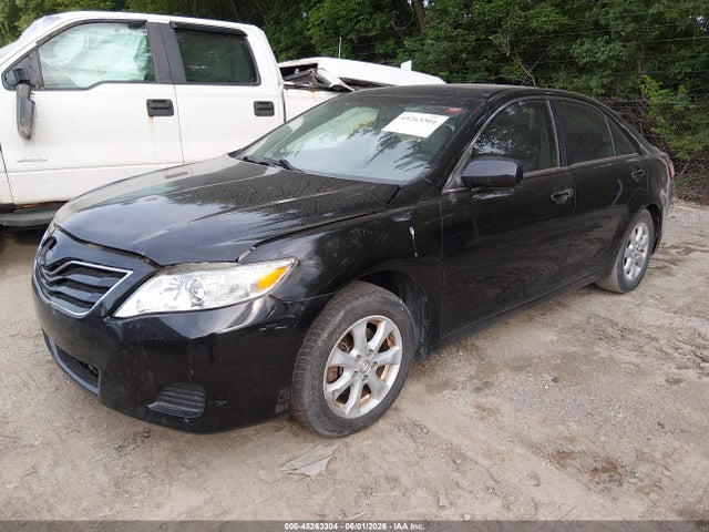 45263304 :رقم المزاد ، 4T1BK3EKXBU117591 vin ، 2011 Toyota Camry Le V6 مزاد بيع