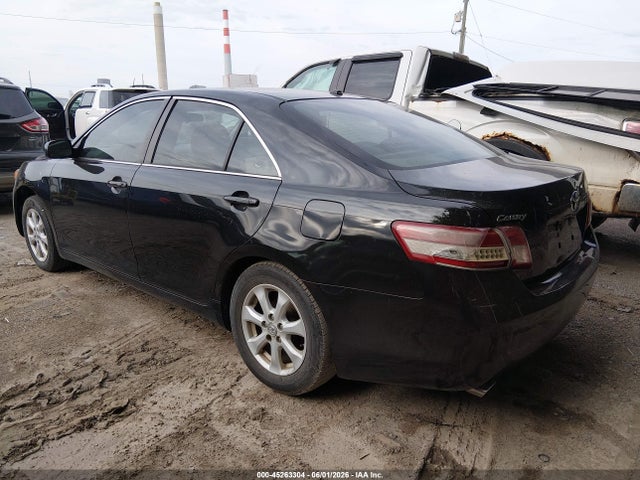 45263304 :رقم المزاد ، 4T1BK3EKXBU117591 vin ، 2011 Toyota Camry Le V6 مزاد بيع