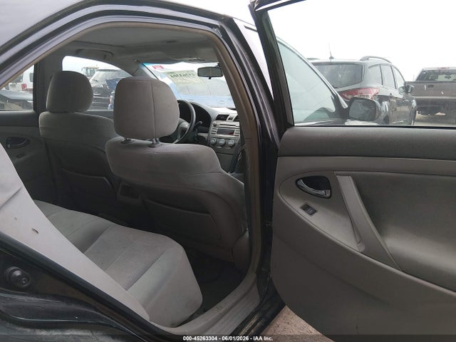 45263304 :رقم المزاد ، 4T1BK3EKXBU117591 vin ، 2011 Toyota Camry Le V6 مزاد بيع