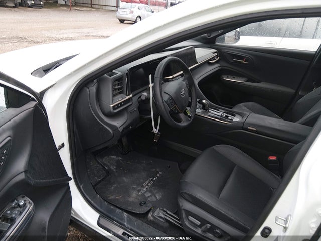 JTDACAAJ1S3014631 Toyota Crown Signia Limited