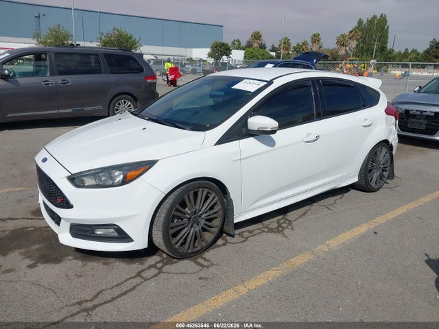 Ford FOCUS ST 2018 1FADP3L98JL260967 Image 2