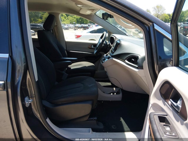 45263637 :رقم المزاد ، 2C4RC1CG0HR509679 vin ، 2017 Chrysler Pacifica Lx مزاد بيع