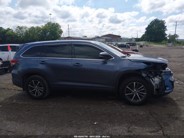 2018 Toyota Highlander Xle მანქანა იყიდება აუქციონზე, vin: 5TDJZRFH9JS892033, აუქციონის ნომერი: 45263795