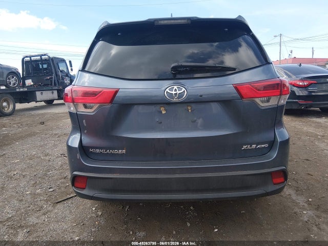 2018 Toyota Highlander Xle მანქანა იყიდება აუქციონზე, vin: 5TDJZRFH9JS892033, აუქციონის ნომერი: 45263795