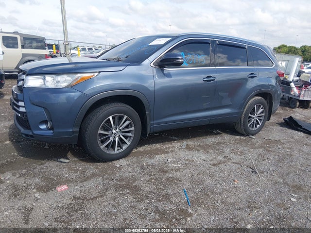 2018 Toyota Highlander Xle მანქანა იყიდება აუქციონზე, vin: 5TDJZRFH9JS892033, აუქციონის ნომერი: 45263795