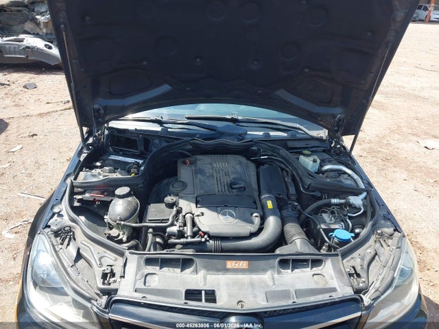 Продажа на аукционе авто 2013 Mercedes-benz C 250, vin: WDDGJ4HBXDF951064, номер лота: 45263806