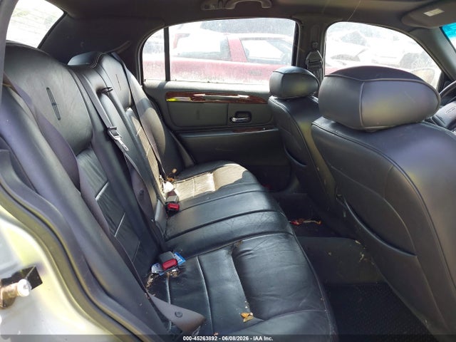 1998 Lincoln Town Car Signature მანქანა იყიდება აუქციონზე, vin: 1LNFM82W1WY656499, აუქციონის ნომერი: 45263892