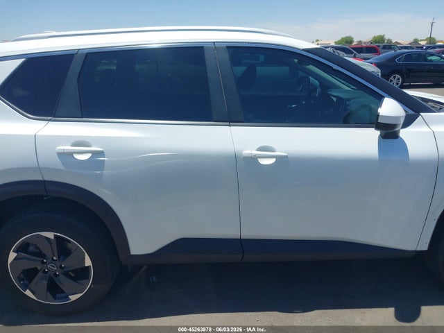 JN8BT3BA0RW359872 Nissan Rogue Sv Fwd