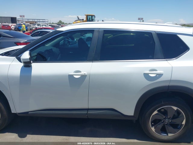 JN8BT3BA0RW359872 Nissan Rogue Sv Fwd