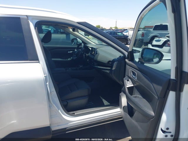 JN8BT3BA0RW359872 Nissan Rogue Sv Fwd
