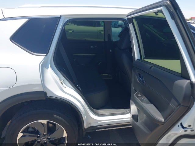 JN8BT3BA0RW359872 Nissan Rogue Sv Fwd