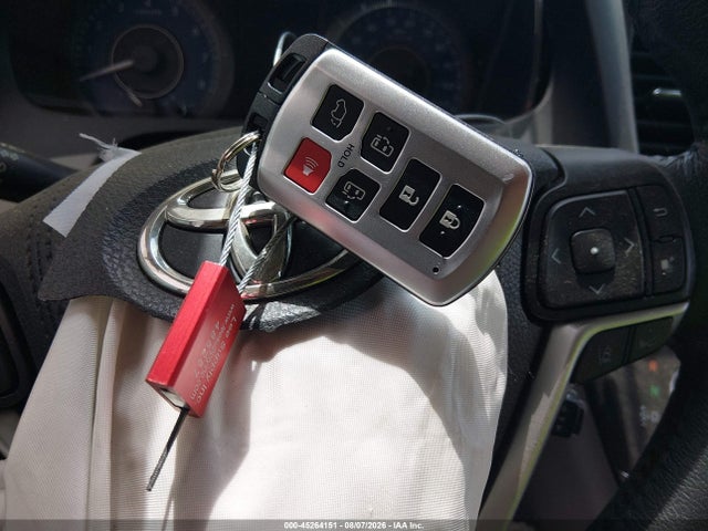 45264151 :رقم المزاد ، 5TDYZ3DC1KS987237 vin ، 2019 Toyota Sienna Xle 8 Passenger مزاد بيع