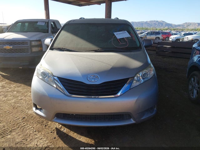 45264295 :رقم المزاد ، 5TDKK3DC5ES447582 vin ، 2014 Toyota Sienna Le V6 8 Passenger مزاد بيع
