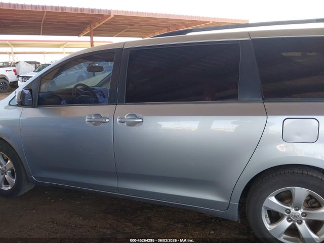 45264295 :رقم المزاد ، 5TDKK3DC5ES447582 vin ، 2014 Toyota Sienna Le V6 8 Passenger مزاد بيع