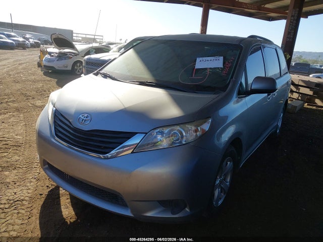 45264295 :رقم المزاد ، 5TDKK3DC5ES447582 vin ، 2014 Toyota Sienna Le V6 8 Passenger مزاد بيع