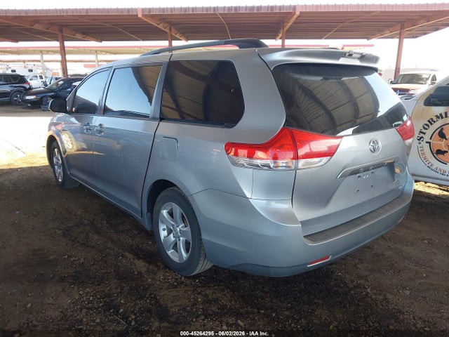 45264295 :رقم المزاد ، 5TDKK3DC5ES447582 vin ، 2014 Toyota Sienna Le V6 8 Passenger مزاد بيع