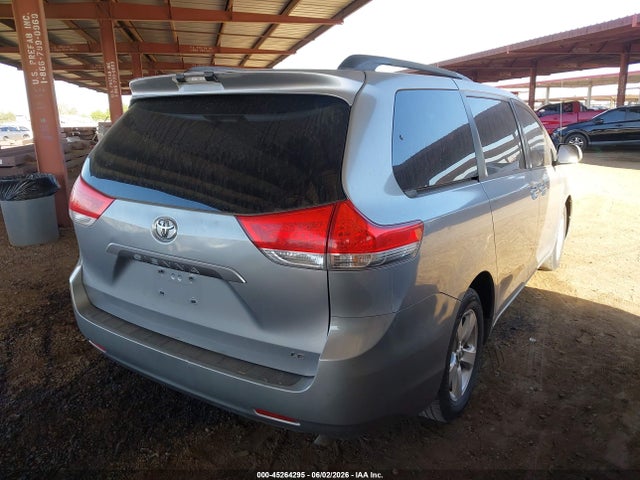 45264295 :رقم المزاد ، 5TDKK3DC5ES447582 vin ، 2014 Toyota Sienna Le V6 8 Passenger مزاد بيع