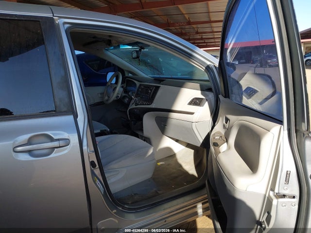 45264295 :رقم المزاد ، 5TDKK3DC5ES447582 vin ، 2014 Toyota Sienna Le V6 8 Passenger مزاد بيع
