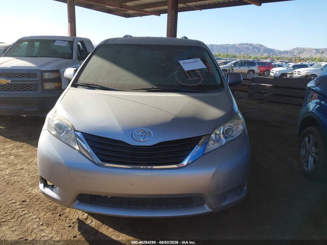 45264295 :رقم المزاد ، 5TDKK3DC5ES447582 vin ، 2014 Toyota Sienna Le V6 8 Passenger مزاد بيع
