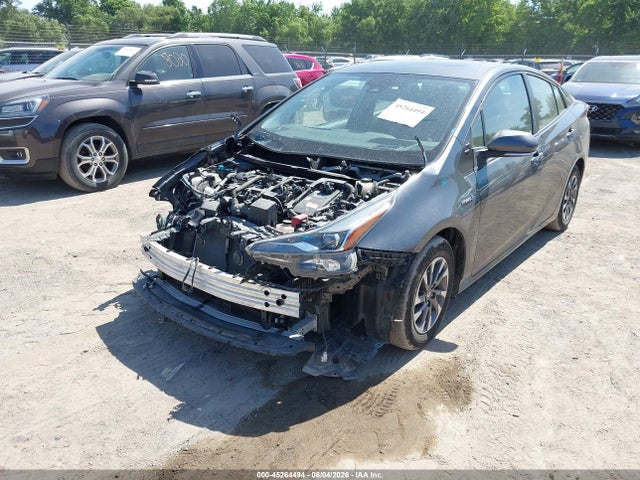 Toyota Prius Limited 2021 JTDKAMFU2M3130468 Image 2