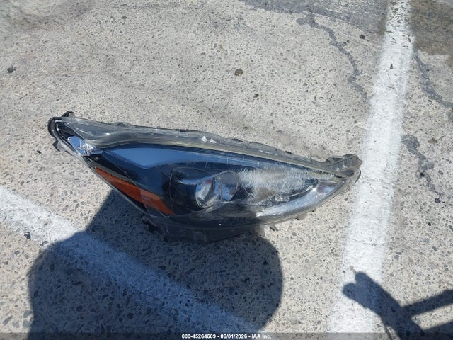 Toyota Prius C Three 2018 JTDKDTB31J1601709 Image 12
