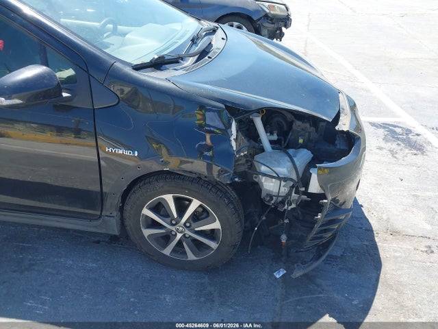 Toyota Prius C Three 2018 JTDKDTB31J1601709 Image 6