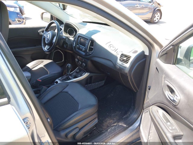45264681 :رقم المزاد ، 3C4NJDBB4JT270961 vin ، 2018 Jeep Compass Latitude 4x4 مزاد بيع