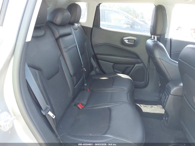 45264681 :رقم المزاد ، 3C4NJDBB4JT270961 vin ، 2018 Jeep Compass Latitude 4x4 مزاد بيع