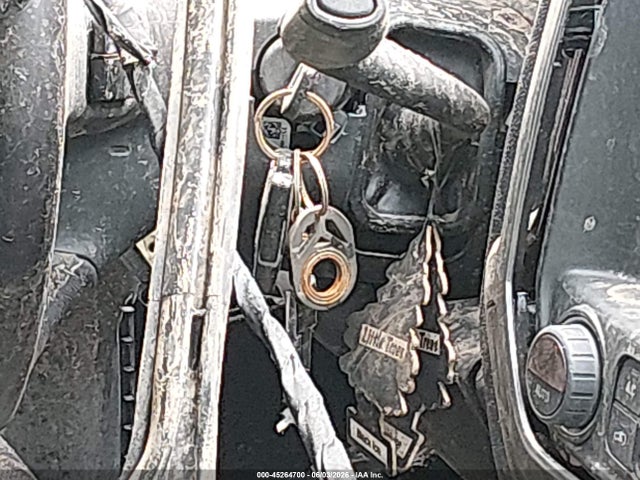 1GCVKREC8JZ244385 Chevrolet Silverado 1500 2lt