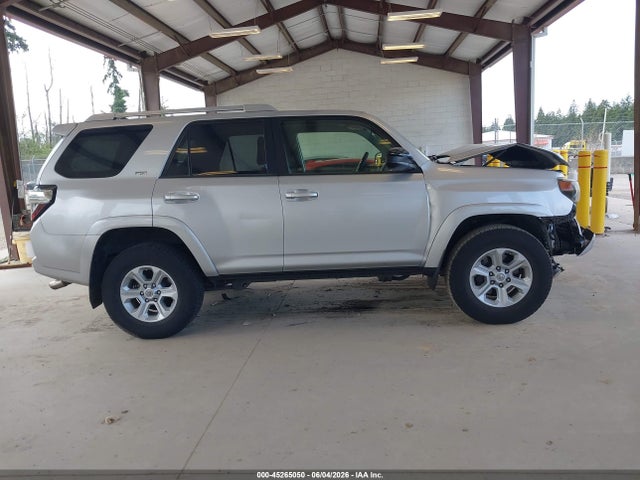 Toyota 4RUNNER SR5 2016 JTEBU5JR1G5378232 Image 13